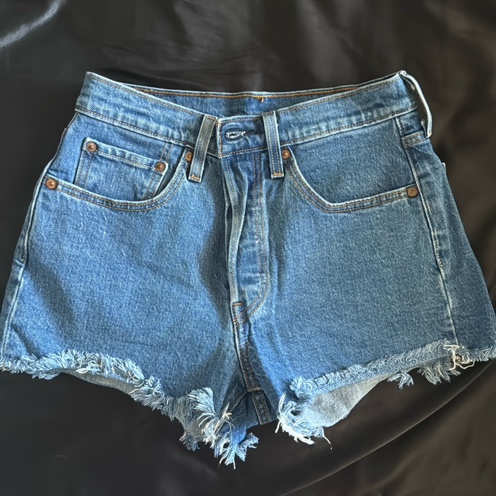 Levi’s 501 light medium denim shorts. Size w26